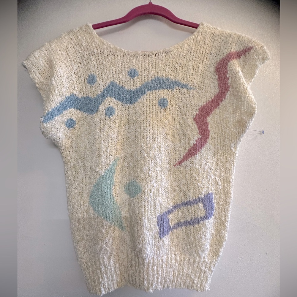 Vintage-Victoria Jones short sleeved 80’s sweater with shoulder pads